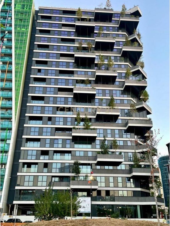 Ambiente Premium nel Vertical Forest Tirana – 474,61m² | Piano 1 | Facciata con Visibilità