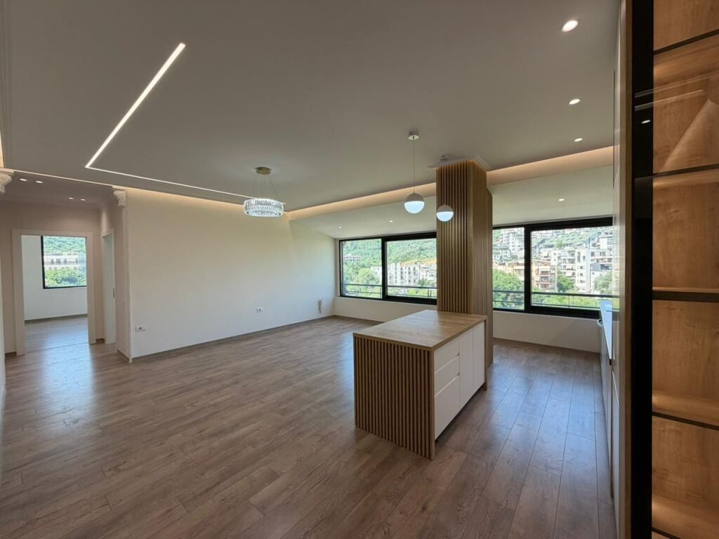 Apartament 2+1 per shitje tek Radissoni tek Liqeni i Thate.