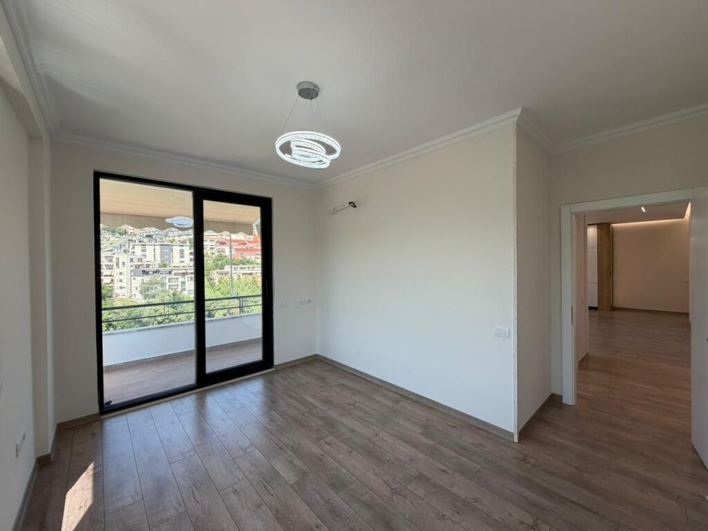 Apartament 2+1 per shitje tek Radissoni tek Liqeni i Thate.