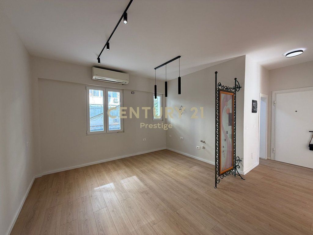 OFFICE SPACE FOR RENT, NEAR THE CENTER AT THE NEW MARKET ABOVE NEPTUN, TIRANA!
