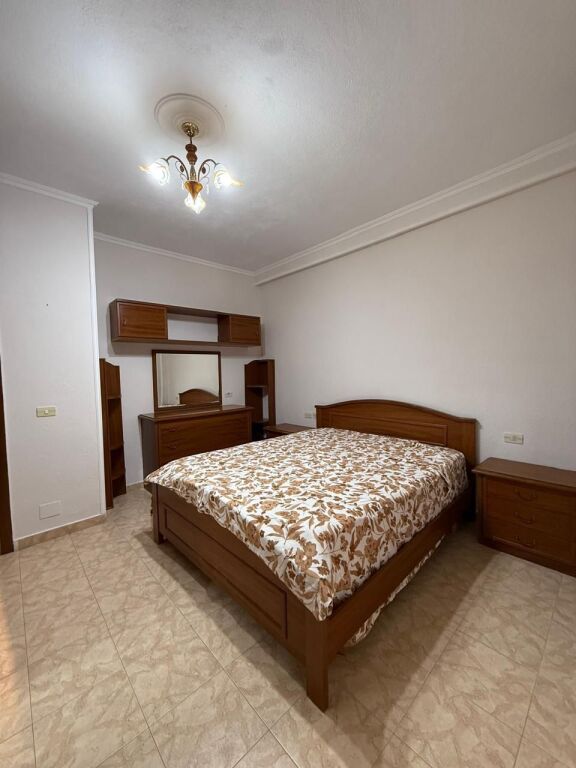 Jepet me qera Apartament 2+1+2 ne Vasil Shanto/ Tek Besnik Sykja