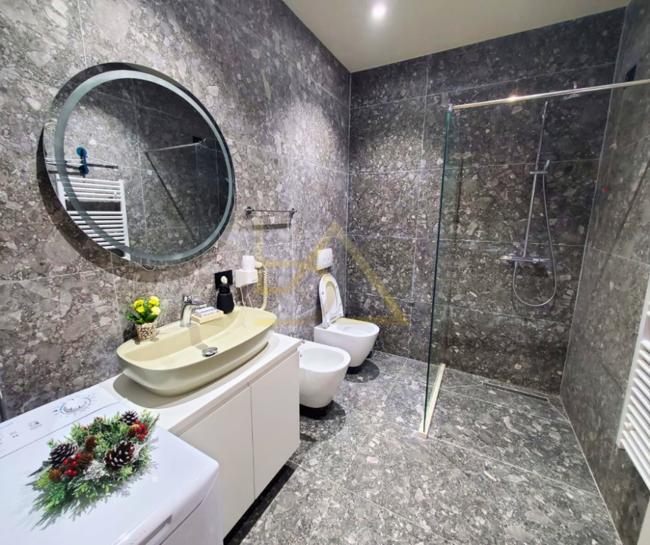 Shiten 3 Apartamente + 1 Zyrë – Durrës, Plazhi Iliria, Lagjja 13