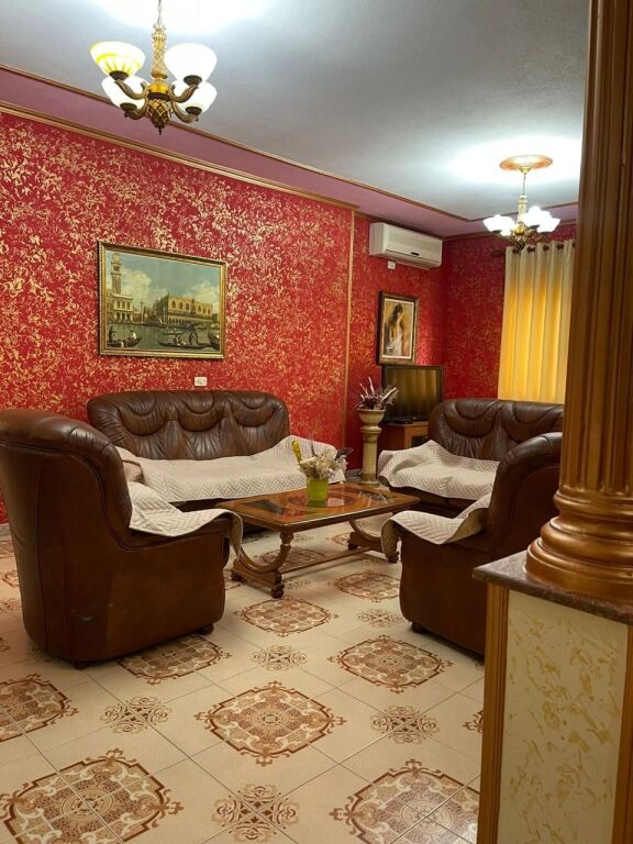 Jepet me qera Apartament 2+1+2 ne Vasil Shanto/ Tek Besnik Sykja