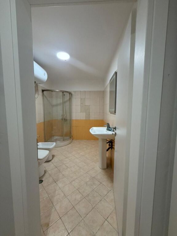 Apartament 2+1 me qera ne Rrugen Dritan Hoxha