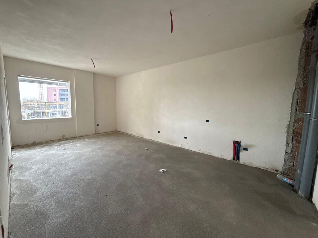 Shitet apartament 3+1+2