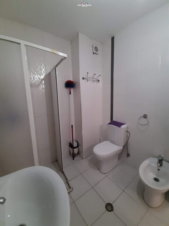 Apartament Me Qera 1+1 Tek Komuna e Parisit ( ID B210104) Tirane