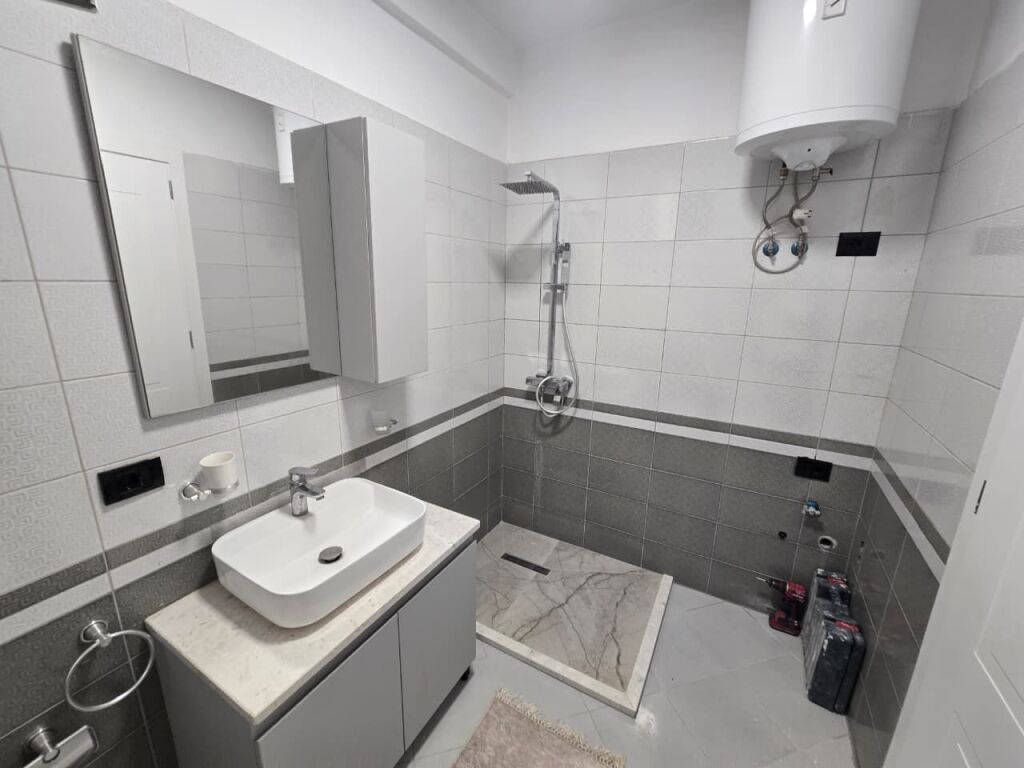 🏡 Shitet Apartament 1+1 📍Rruga Sokrat Miho, Astir