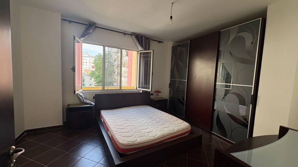Affittasi appartamento arredato 3+1+2 a Dy Palmat Astir
