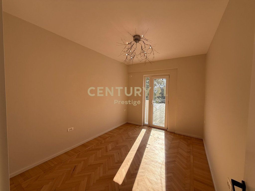 OFFICE SPACE FOR RENT, NEAR THE CENTER AT THE NEW MARKET ABOVE NEPTUN, TIRANA!