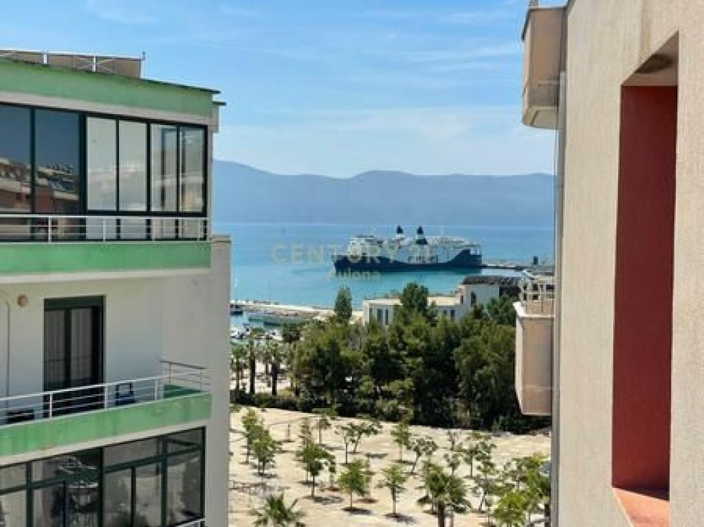 SUPER APARTMENT 2+1+2 FIRST LINE ON THE LUNGOMARE