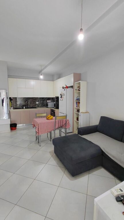 Jepet me qera apartament 1+1 i mobiluar tek Kompleksi Golden Park