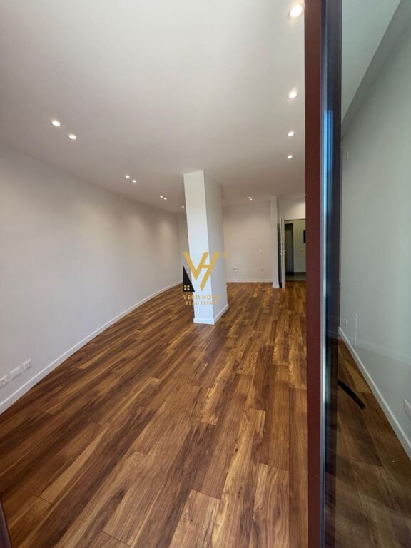 OFFICE 100 M2 FOR RENT AT THE MUNICIPALITY OF PARIS 1,500 EURO