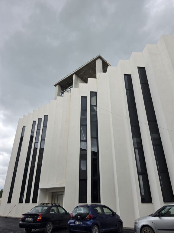 si affitta edificio, negozi sull'autostrada Tirana-Durres