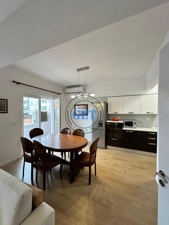 🏡 Shitet Apartament 2+1 në Durrës – Pranë Markatës së Fruta-Perimeve