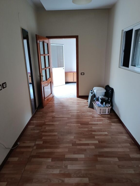 Qera | Shtëpi private 2 + 1 | Kodra e Priftit | 370 €/muaj