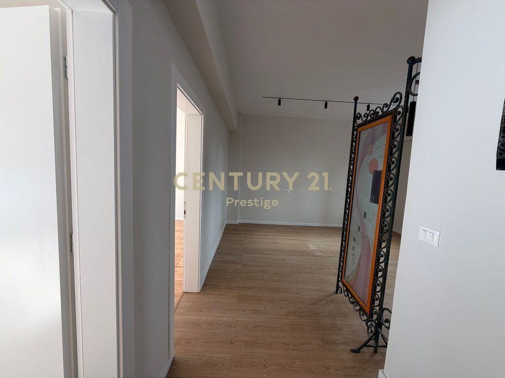 OFFICE SPACE FOR RENT, NEAR THE CENTER AT THE NEW MARKET ABOVE NEPTUN, TIRANA!