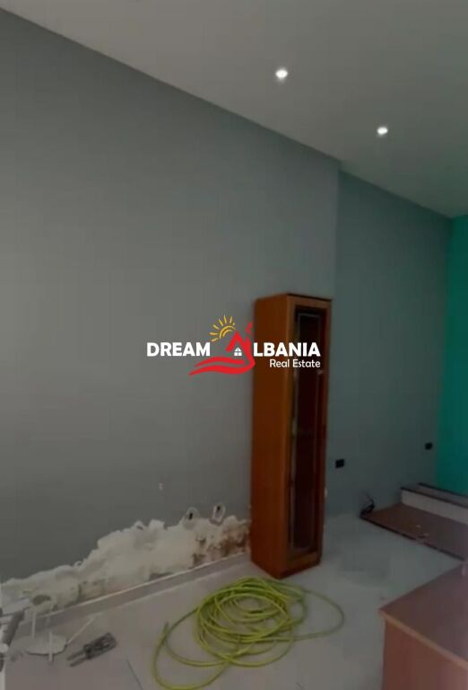 Jepet dyqan me qera ne Rrugen e Dibres prane Spitalit Amerikan (ID 42711168)