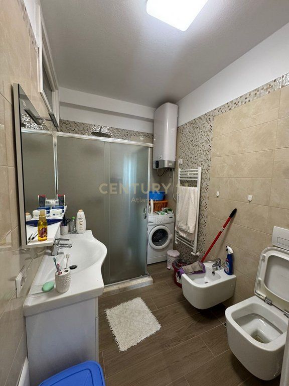 Jepet me Qera Apartament 2+1 me Pamje Panoramike Deti në Shkëmbin e Kavajës, Durrës