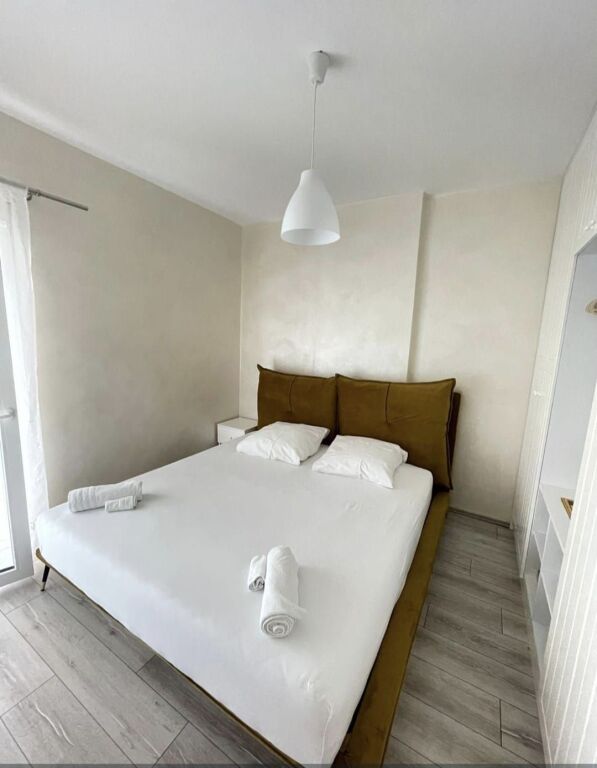 Shitet Apartament me Pamje Deti &amp; Pishinë – Shkembi i Kavajes