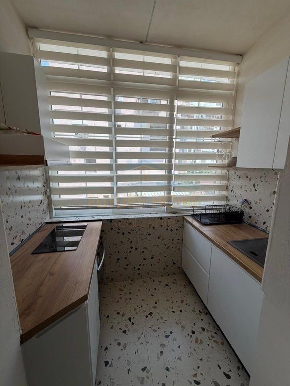Qira, Apartament 2+1, Rruga e Barrikadave, Tiranë.