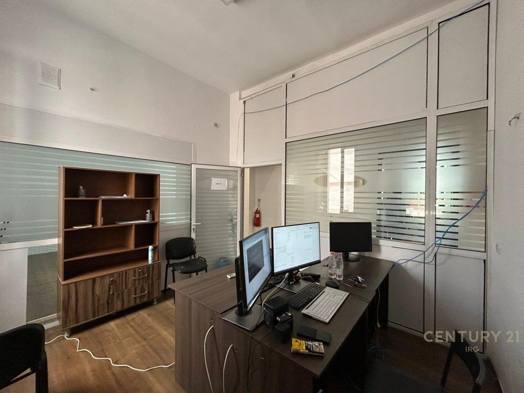 UFFICIO IN AFFITTO A BLLOK 2.100 € /Mese