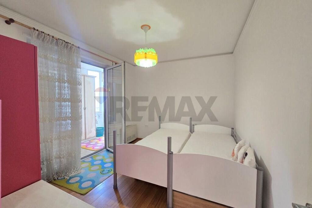 Apartament 3+1+2 per qira te Shallvaret