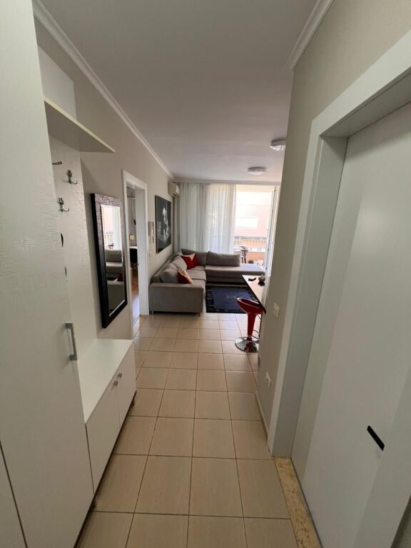 Jepet me qira apartament modern 1+1 + post parkimi te Liqeni i Thate