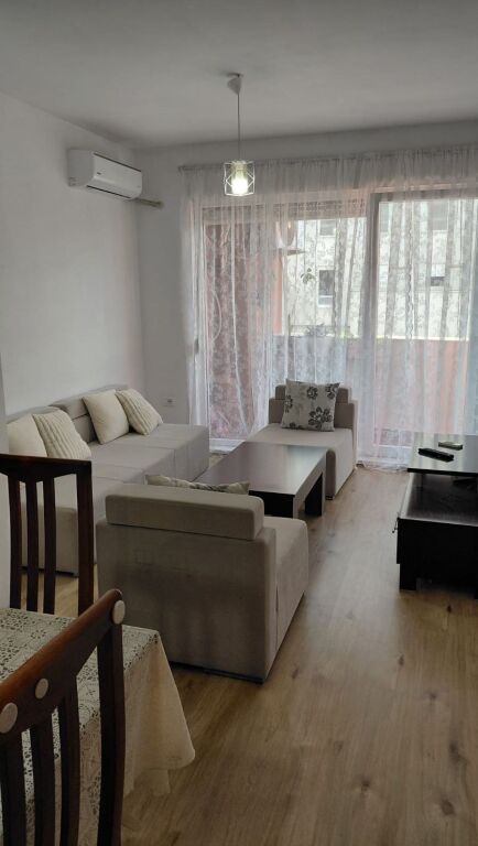 Jepet me qera apartament 1+1 me qera tek Kompleksi Kontakt
