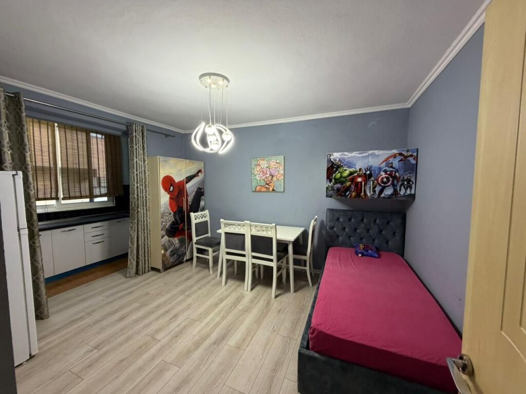 🏡 Jepet me Qira Apartament 2+1 i Mobiluar  📍 Tiranë, tek kryqëzimi në Oxhak 💶 Çmimi: 45000 LEKE