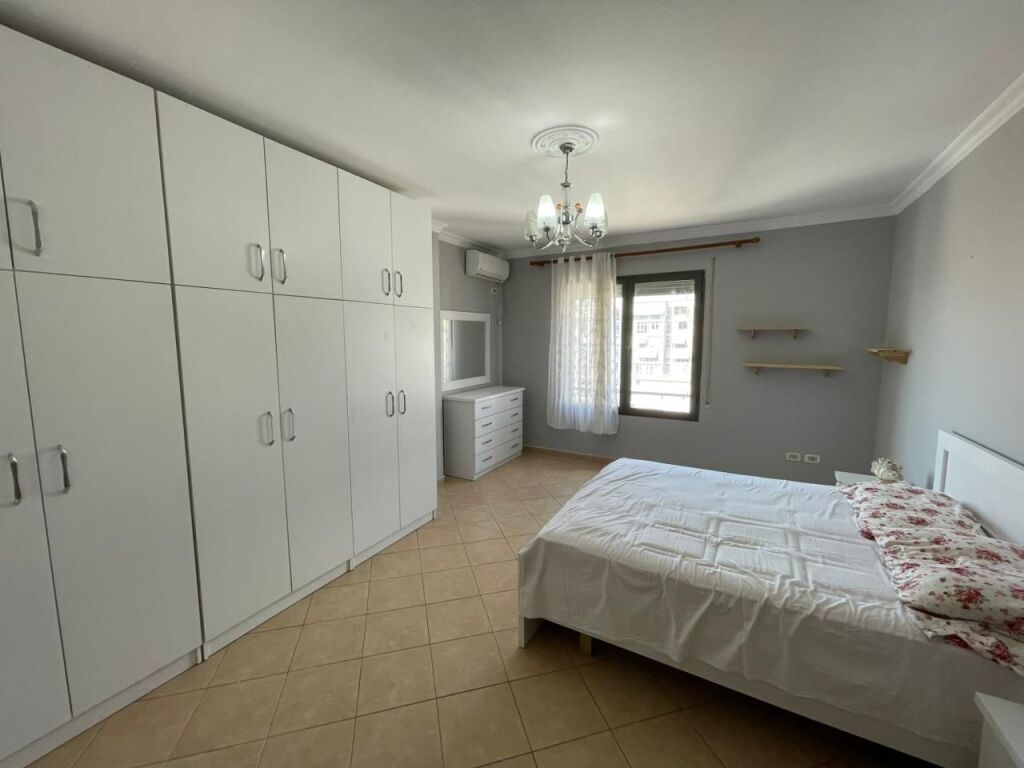 Qera, Apartament 2+1 + Depo , Komuna e Parisit, Tirane.