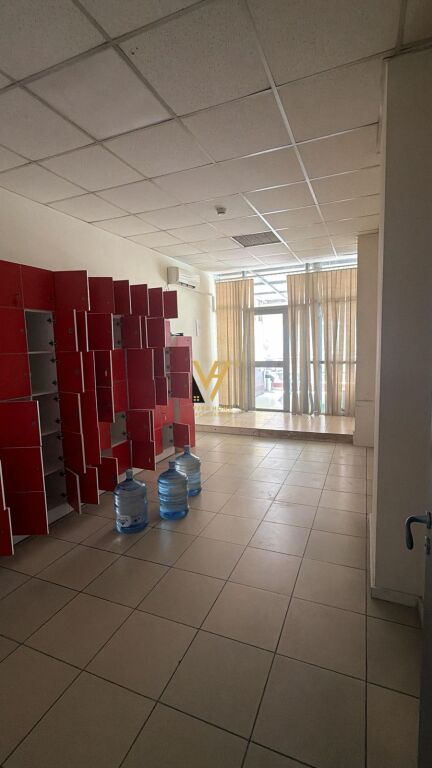 LOCALE COMMERCIALE DI 500 M2 IN AFFITTO A BLLOK 7.000 EURO