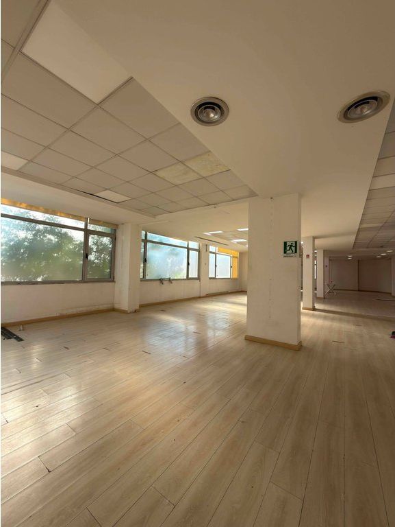 Ambient për Zyra me Qira – 300 m²