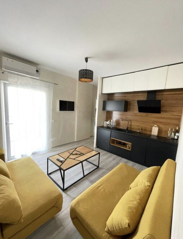 Shitet Apartament me Pamje Deti &amp; Pishinë – Shkembi i Kavajes