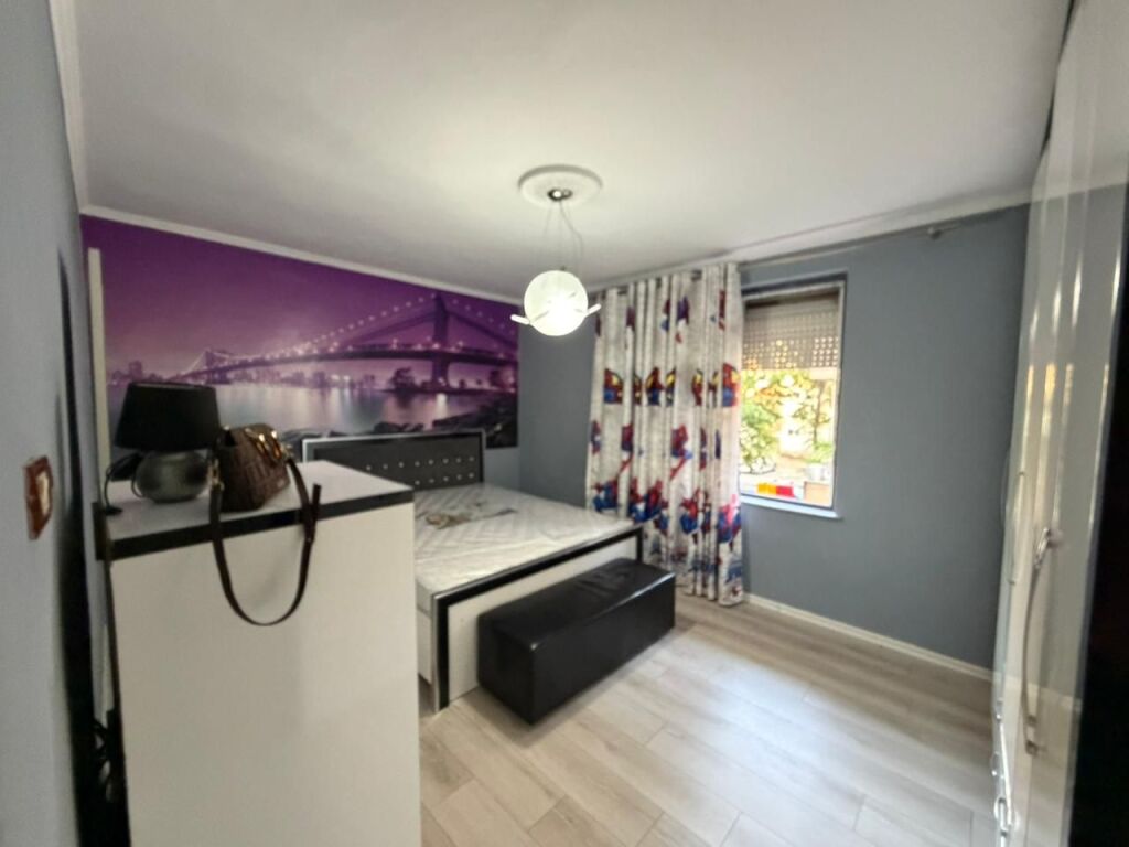🏡 Jepet me Qira Apartament 2+1 i Mobiluar  📍 Tiranë, tek kryqëzimi në Oxhak 💶 Çmimi: 45000 LEKE