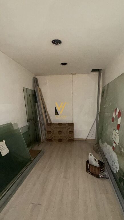 LOCALE COMMERCIALE 330 M2 IN AFFITTO A BLLOK 4.500 EURO