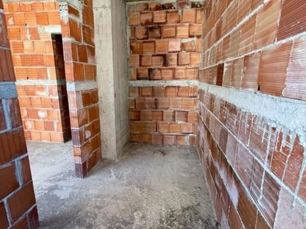 Shitet, Apartament 2+1+2, Blloku, Tirane.