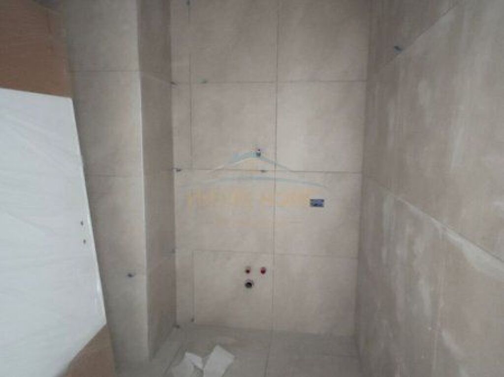 Shitet Apartament 2+1+2+Verandë, Paskuqan