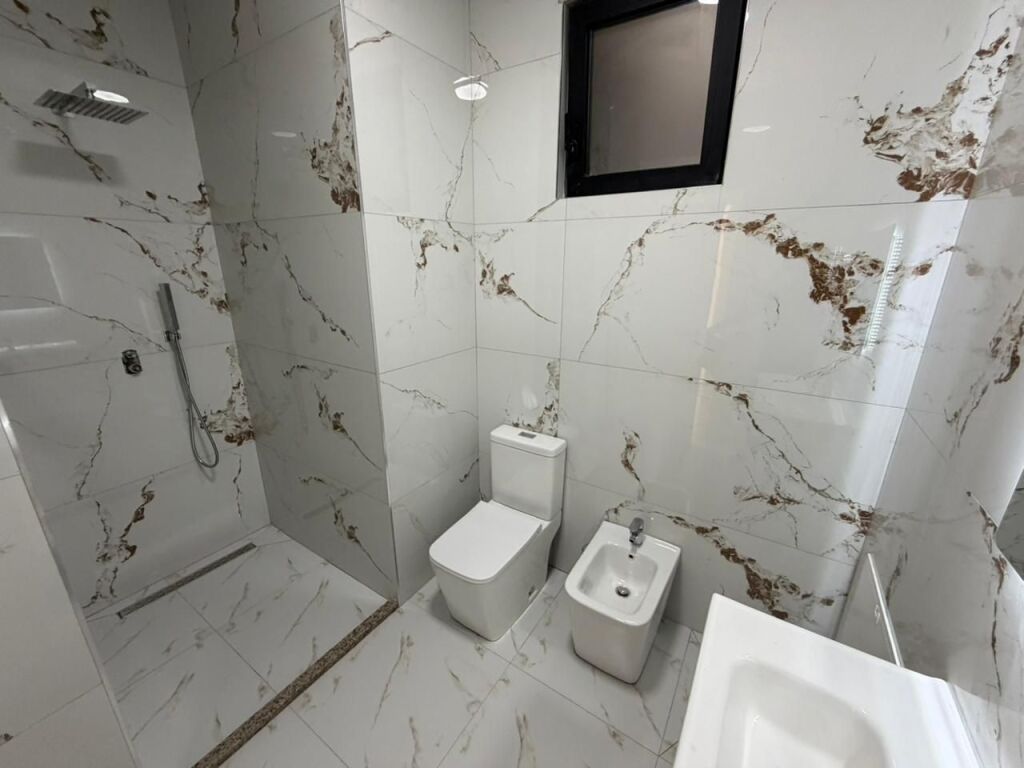Apartament 2+1 per shitje tek Radissoni tek Liqeni i Thate.