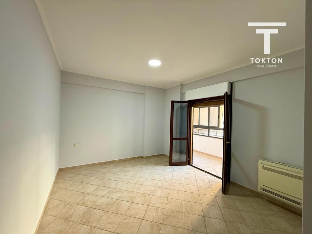 SHITET, APARTAMENT 3+1+2, KOMUNA E PARISIT, TIRANË