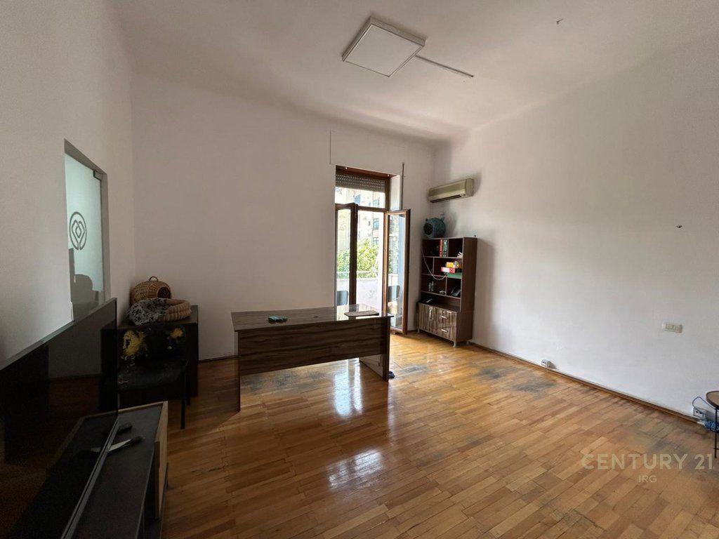 UFFICIO IN AFFITTO A BLLOK 2.100 € /Mese