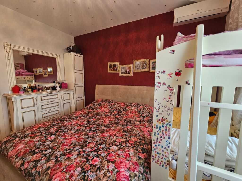 1+1 menqira te Komuna e Parisit