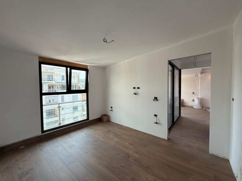 Shitet Apartament 2+1+Post Parkimi, Ngjitur me Deliorgji, Rr. E Kavajës, Tirane