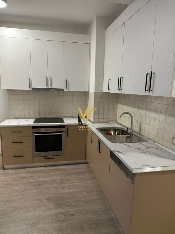 JEPET APARTAMENT 3+1 ME QERA NE ASTIR 830 EURO