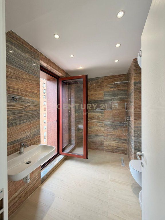 APARTAMENT 1+1 PËR QIRA TEK RRUGA E KAVAJËS 1300€/muaj
