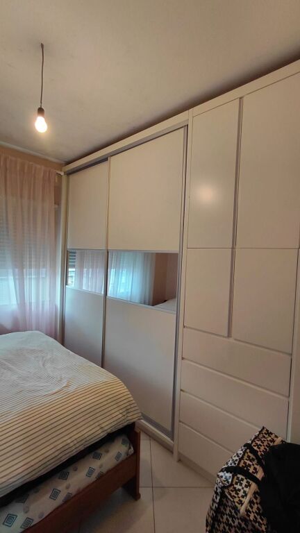 Jepet me qera apartament 1+1 i mobiluar tek Kompleksi Golden Park