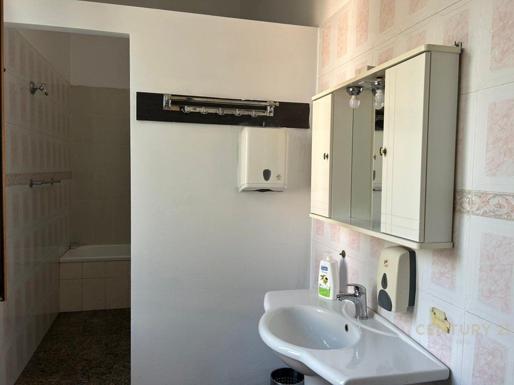 UFFICIO IN AFFITTO A BLLOK 2.100 € /Mese