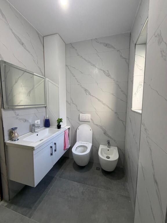 🏢 Jepet me qera Apartament 2+1+2 Tualete