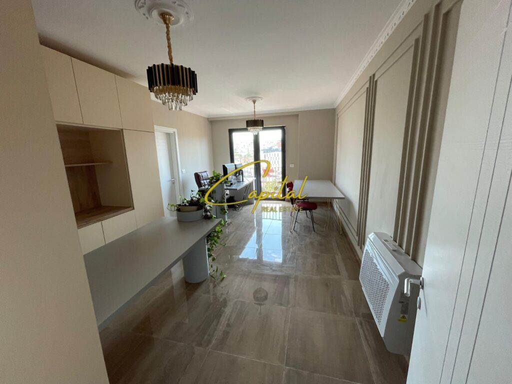 OFFICE FOR RENT 35 M2 KAVAJES STREET 400 EURO