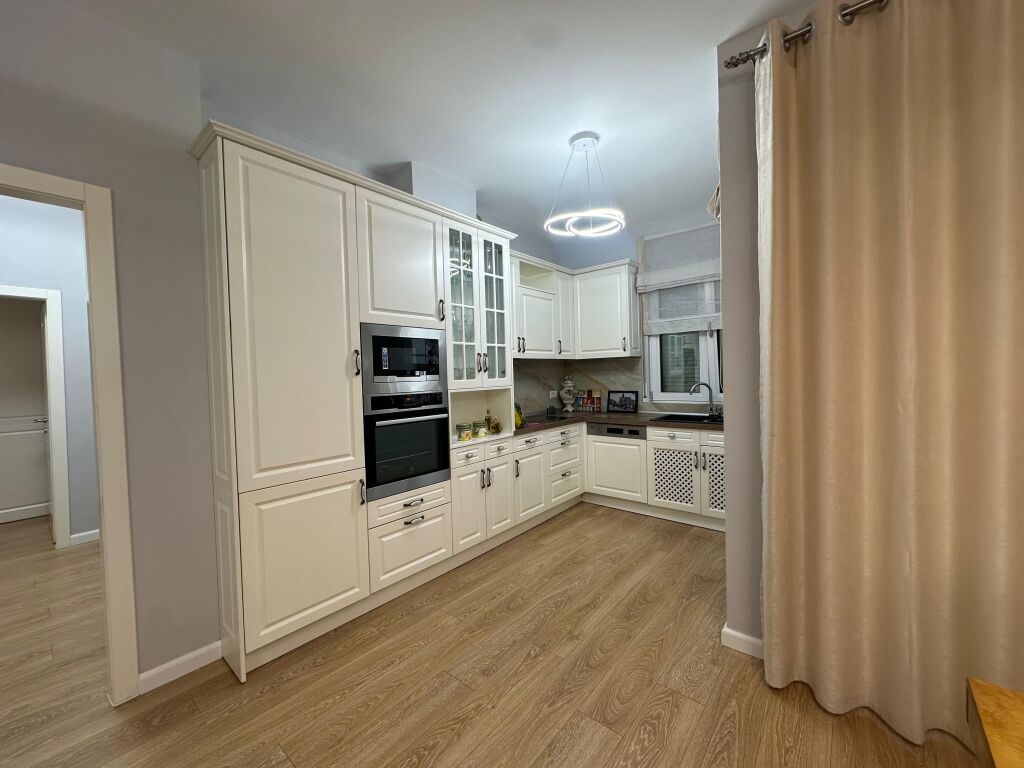 Qera Apartament 2+1+2+Parkim,Perballe Lake View.