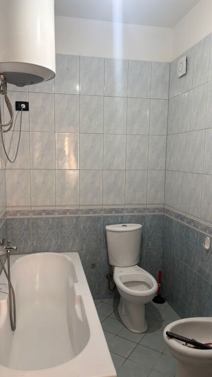 Affittasi appartamento arredato 3+1+2 a Dy Palmat Astir